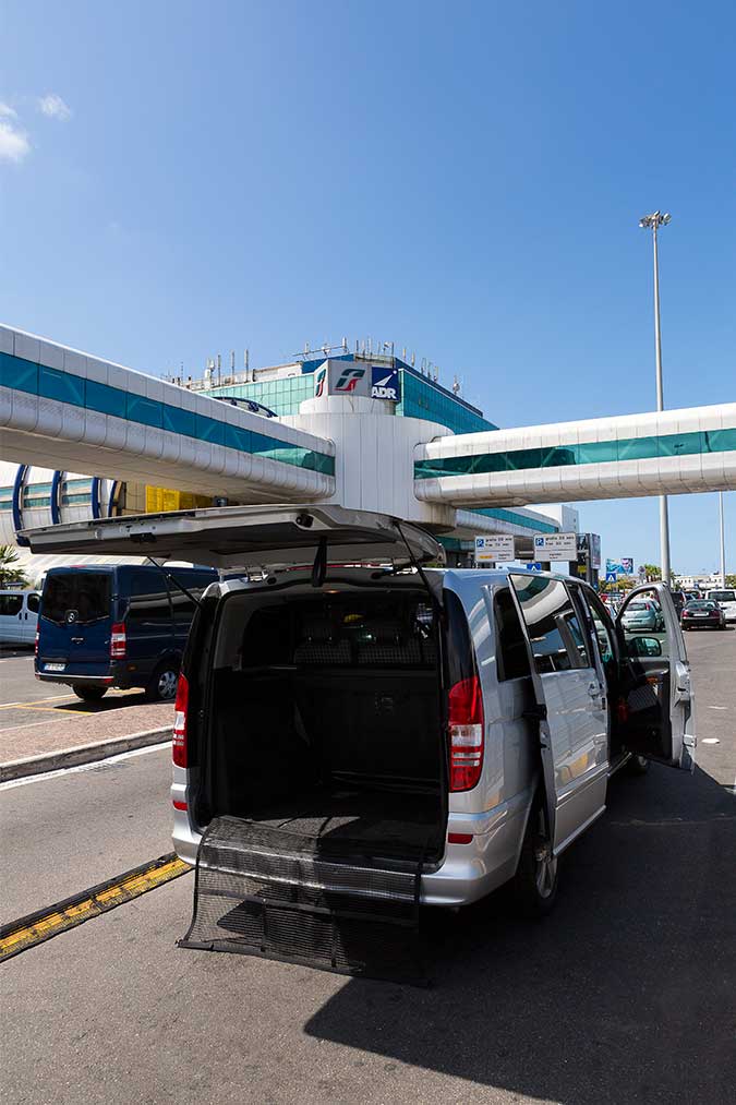 Minivan transfer to and from the Fiumicino airport