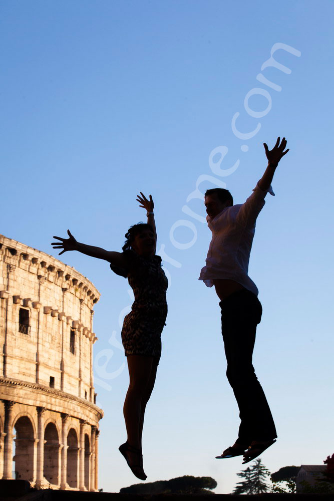 Couple jumping in the air during a photo tour in Rome