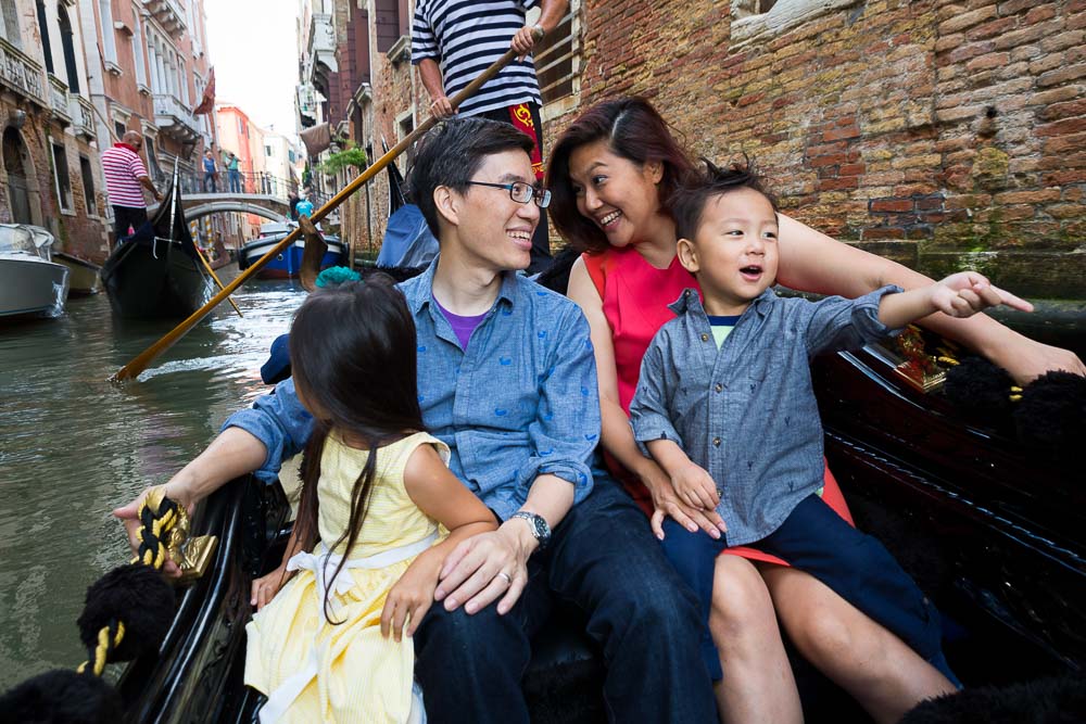 Fun photography tour on a Gondola ride