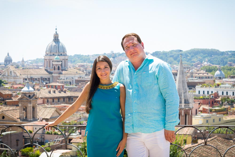 Portrait session with a sweeping view over the roman skylilne