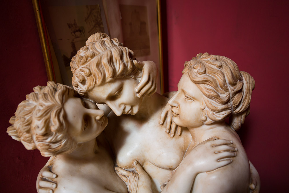 Statues inside the bar canova