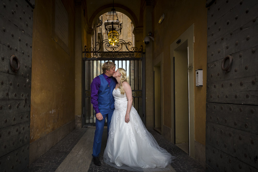 Kissing by a doorstep