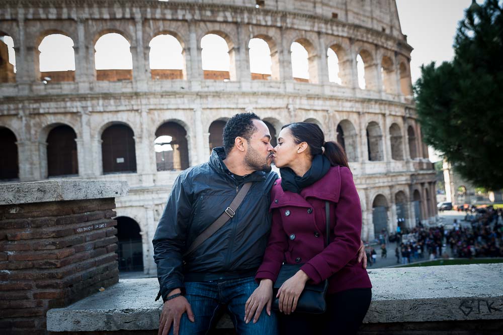 Kissing in Rome