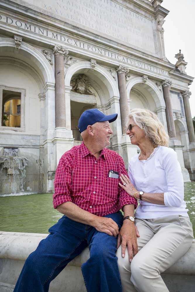 In love in Rome at the Gianicolo water fountain