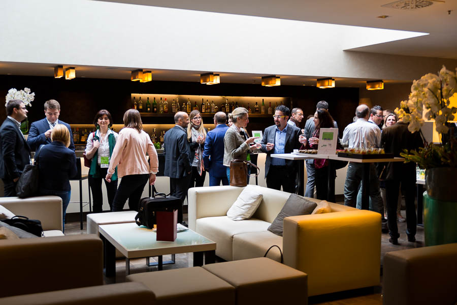 People mingling during the coffer break of a congress in a Hotel