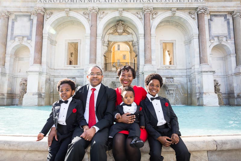 Rome family photoshoot at the Janiculum hill by the Fontanone water fountain